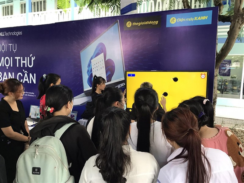 Sự kiện thu hút đông đảo các bạn sinh viên của trường Sự kiện thu hút đông đảo các bạn sinh viên của trường