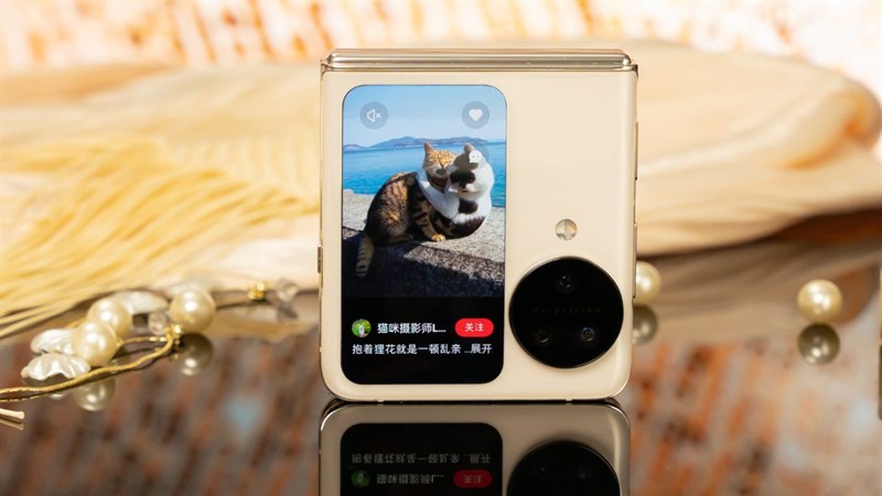 OPPO Find N3 Flip có phần màn hình ngoài đa dụng nhất (Ảnh: Vopmart)