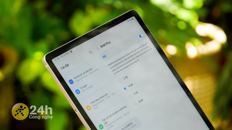 Galaxy Tab S9 FE+ ngoài được trang bị dung lượng RAM 12 GB thì còn có thêm 8 GB RAM ảo để mang lại trải nghiệm mượt mà hơn Galaxy Tab S9 FE+ ngoài được trang bị dung lượng RAM 12 GB thì còn có thêm 8 GB RAM ảo để mang lại trải nghiệm mượt mà hơn