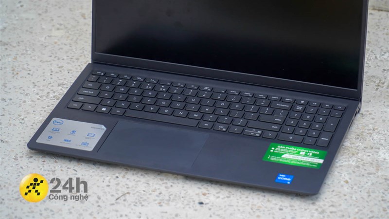 Bàn phím Dell Inspiron 3530 được thiết kế theo layout 98% rộng rãi, cảm giác gõ tốt Bàn phím Dell Inspiron 3530 được thiết kế theo layout 98% rộng rãi, cảm giác gõ tốt