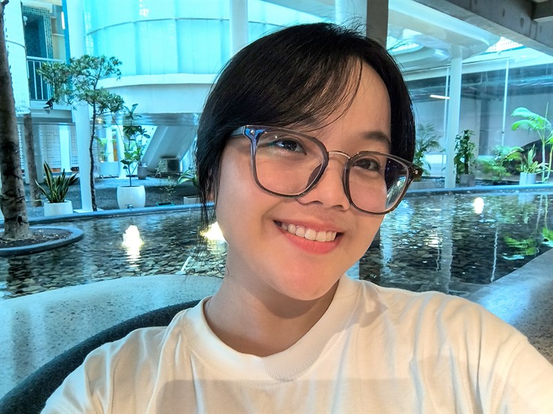 Ảnh chụp selfie trong điều kiện thiếu sáng khi bật thêm HDR