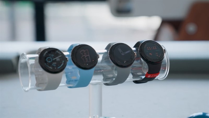 Pixel Watch 2 được trang bị dây đeo silicon với bốn phiên bản màu sắc