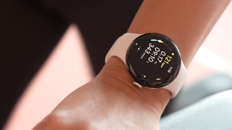 Pixel Watch 2 hỗ trợ nhiều tính năng chăm sóc sức khỏe như đo nhịp tim, SpO2,...