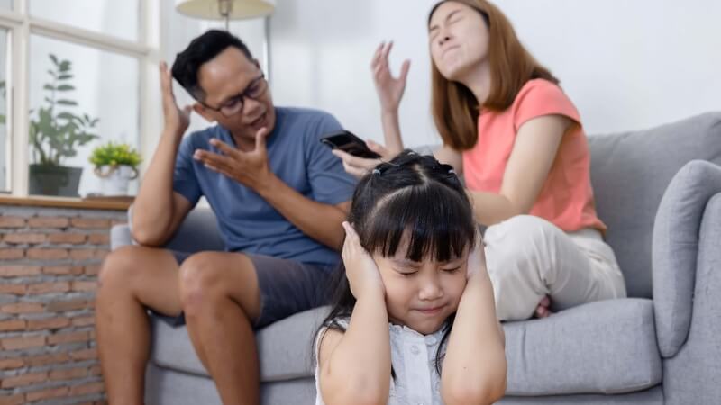 Cha mẹ bất đồng quan điểm nuôi dạy