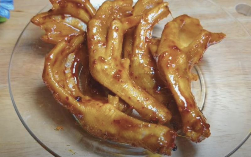 Szechuan-style spicy duck feet