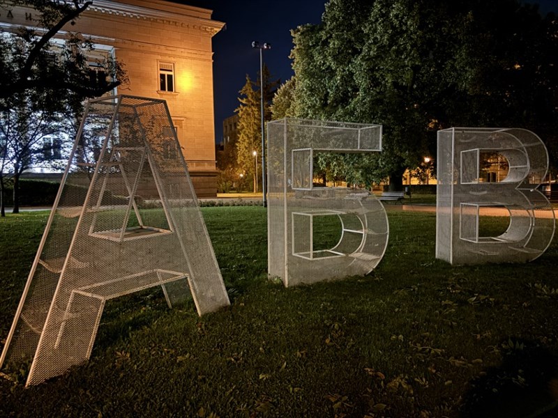 Ảnh chụp đêm từ camera chính có bật Night Mode.