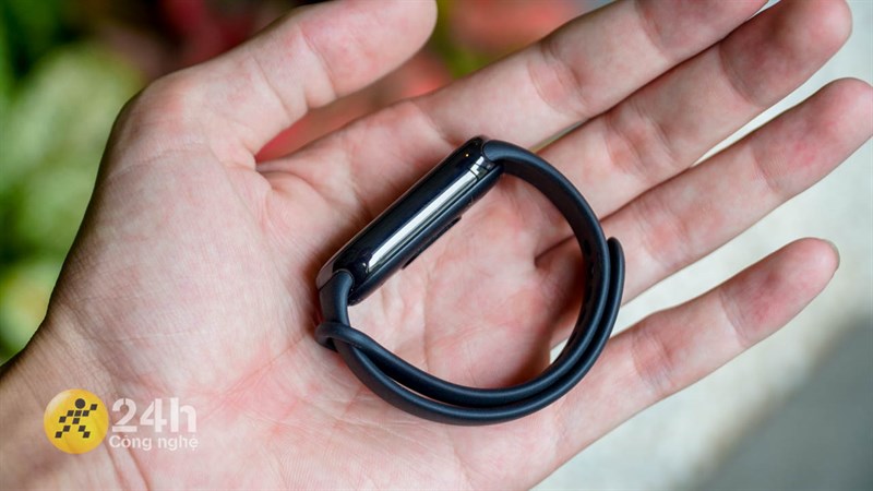 Phần thân Xiaomi Smart Band 8 không có một nút bấm vật lý nào Phần thân Xiaomi Smart Band 8 không có một nút bấm vật lý nào