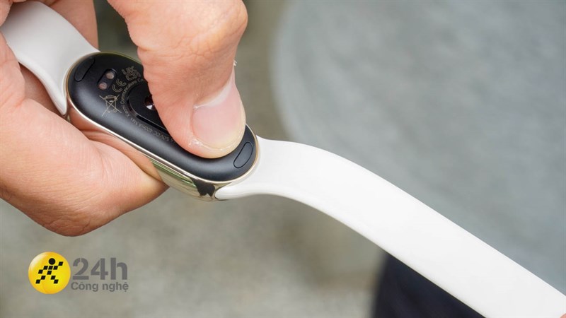 Xiaomi Smart Band 8 sử dụng cơ chế dây đeo nút bấm mới hiện đại hơn Xiaomi Smart Band 8 sử dụng cơ chế dây đeo nút bấm mới hiện đại hơn