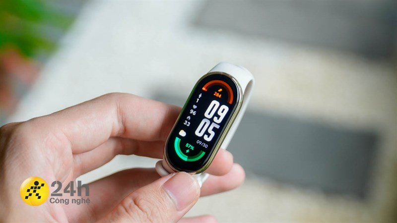Xiaomi Smart Band 8 còn sở hữu vẻ ngoài sang trọng, bóng bẩy Xiaomi Smart Band 8 còn sở hữu vẻ ngoài sang trọng, bóng bẩy
