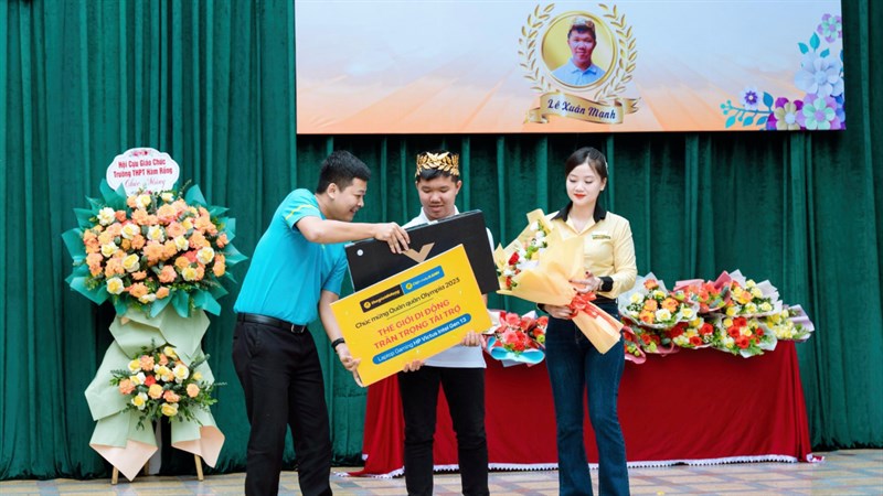 TGDĐ tặng Laptop HP Victus 16, vinh danh Quán quân Olympia 2023 Lê Xuân Mạnh