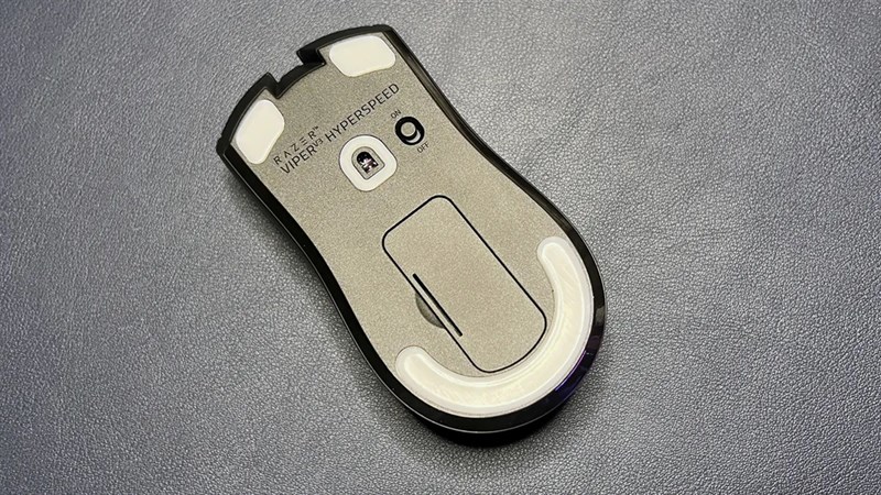 Máy đáy chứa feet, pin và Receiver Máy đáy chứa feet, pin và Receiver