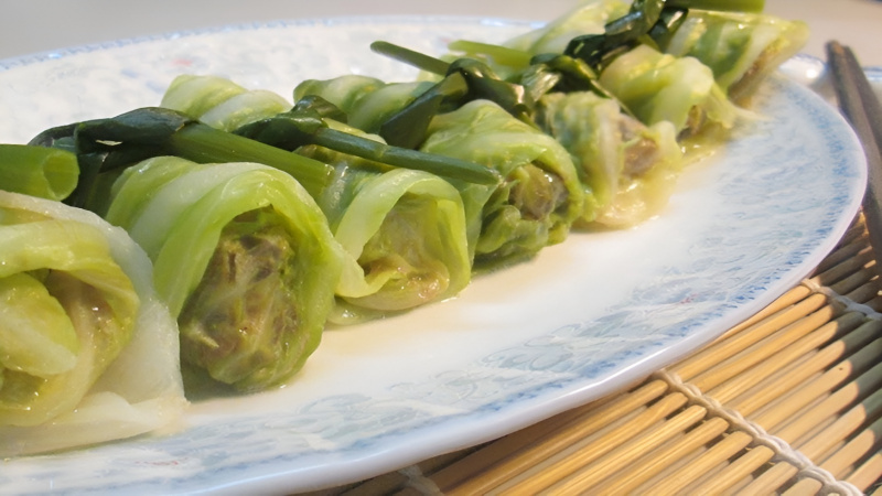 Red cabbage rolls with meat