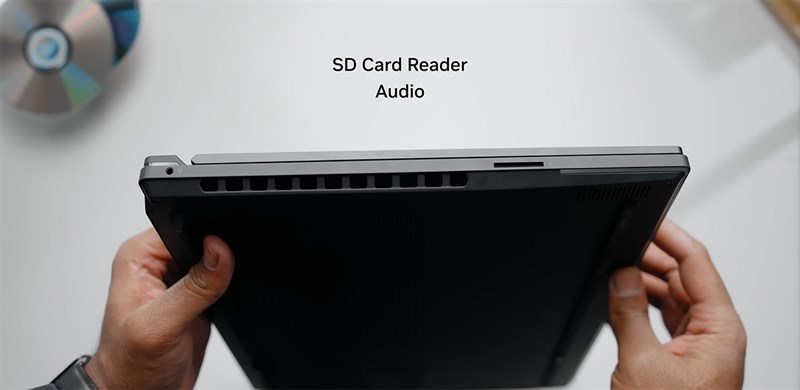 Cạnh phải trái của Lenovo Legion 9 16IRX8