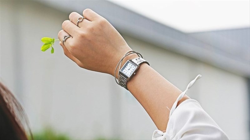 Có nên tặng đồng hồ cho bạn gái? Ý nghĩa sâu sắc của món quà này