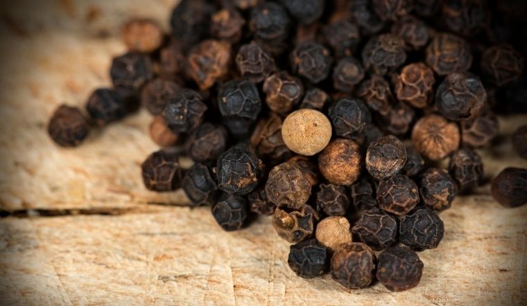 Giá tiêu hôm nay 16/10/2023: Đi ngang trong và ngoài nước