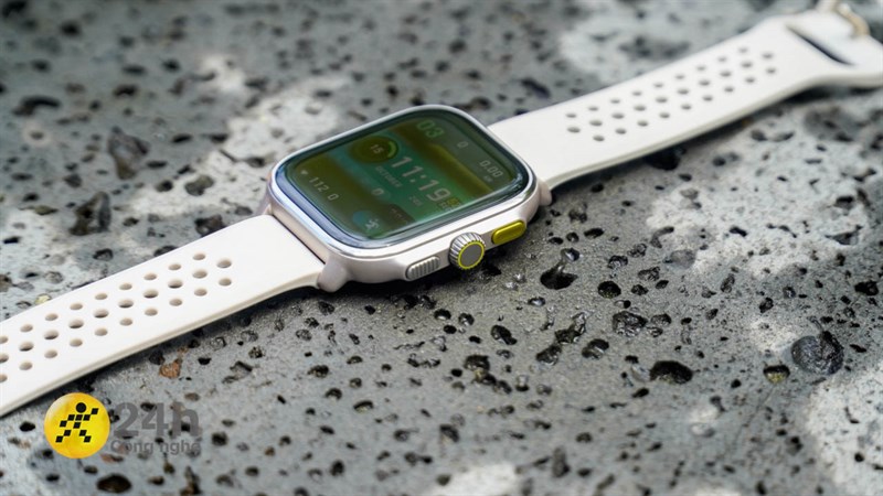 Cạnh trái của Amazfit Cheetah Square có 3 nút và nổi bật nhất là nút hành động nhanh màu vàng chanh Cạnh trái của Amazfit Cheetah Square có 3 nút và nổi bật nhất là nút hành động nhanh màu vàng chanh