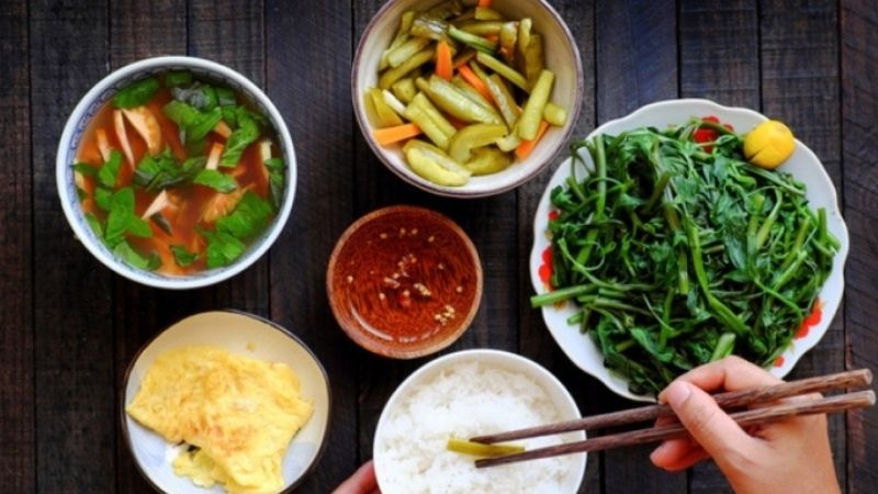 Vì sao ăn rau trước bữa cơm lại giúp giảm cân, giảm vòng eo?