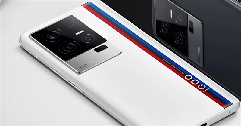 iQOO 12 Pro sẽ được trang bị hai viên pin 2.490 mAh, lớn hơn iQOO 11 Pro với tổng dung lượng là 5.100 mAh