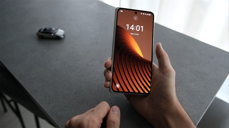 Kết hợp điều trên với kích thước nhỏ gọn, OPPO Find N3 Flip mang đến cảm giác cầm nắm rất thoải mái