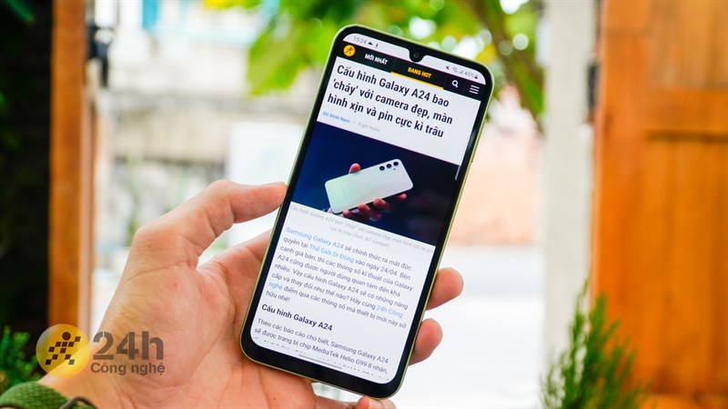 Màn hình Super AMOLED hạn chế mỏi mắt khi dùng lâu