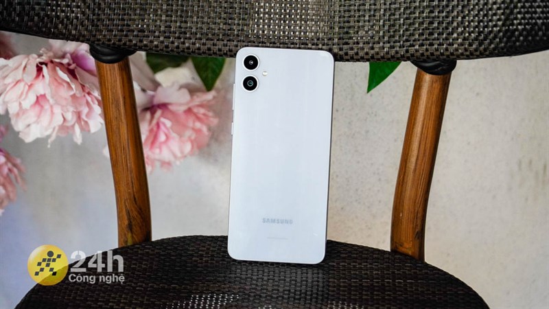 Điện thoại thiết kế nhỏ gọn, giá cũng nhỏ nốt chỉ còn từ 3.29 triệu Điện thoại thiết kế nhỏ gọn, giá cũng nhỏ nốt chỉ còn từ 3.29 triệu