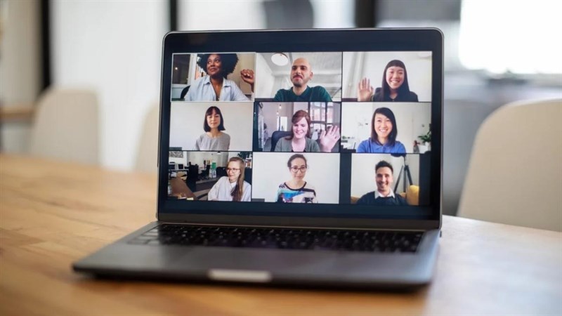 Tính năng làm đẹp trên Google Meet sẽ giúp bạn không cần trang điểm khi họp online