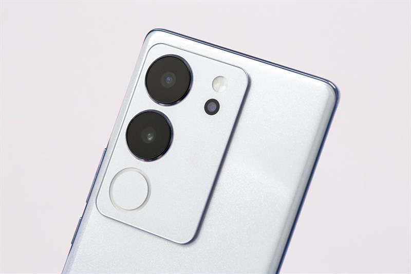 Vivo V29 5G sở hữu 3 camera ở mặt sau