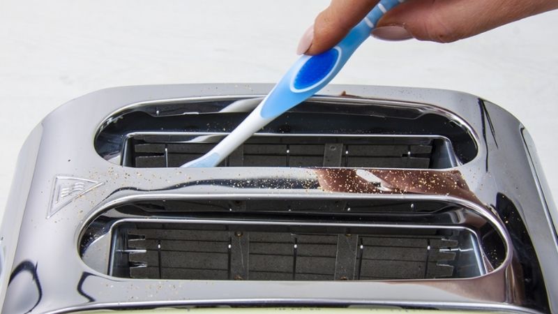 Use a toothbrush to brush the grooves of the machine
