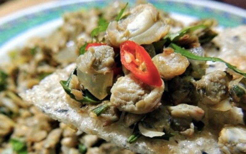 Clams Stir-Fried with Vietnamese Coriander