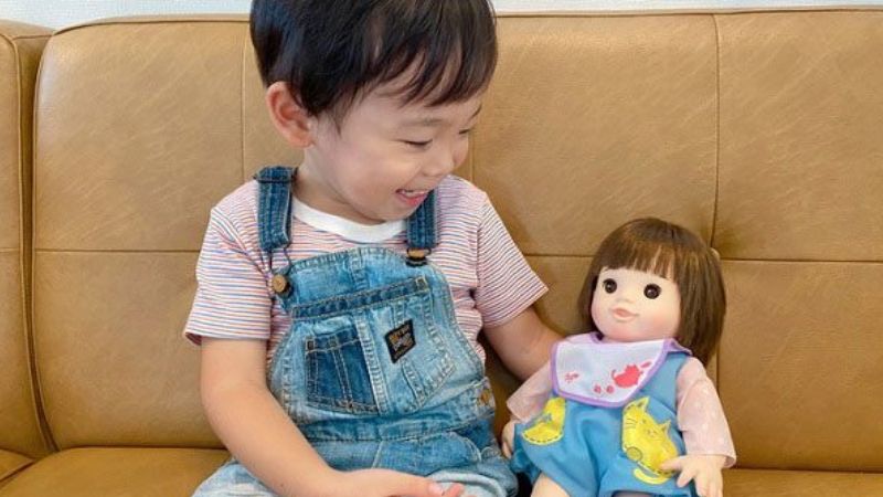Should parents prohibit their sons from playing with dolls?