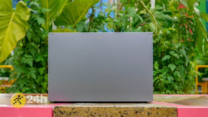 Thời lượng pin của Acer Aspire 5 Gaming A515 là rất tốt so với mức dung lượng 50 Wh. Thời lượng pin của Acer Aspire 5 Gaming A515 là rất tốt so với mức dung lượng 50 Wh.