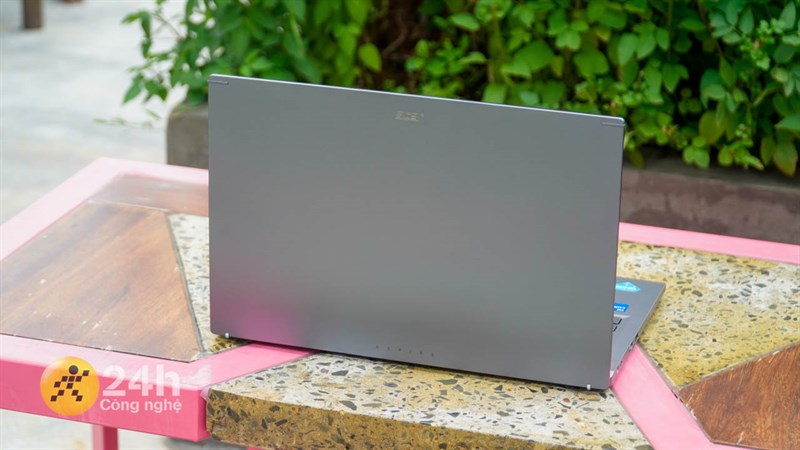 Acer Aspire 5 Gaming A515 sở hữu tổng thể nhỏ gọn với độ dày 17.7 mm và khối lượng chỉ 1.7 Kg. Acer Aspire 5 Gaming A515 sở hữu tổng thể nhỏ gọn với độ dày 17.7 mm và khối lượng chỉ 1.7 Kg.