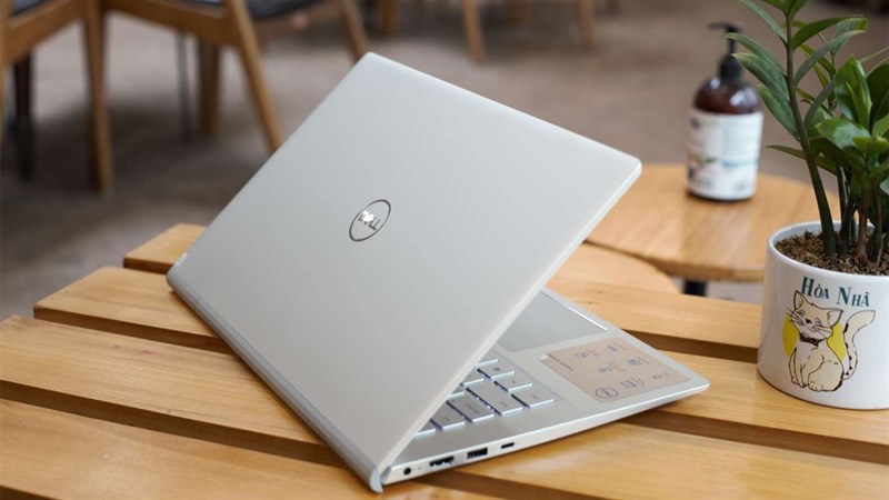 Laptop có bảo mật vân tay cực an toàn, giá học sinh chỉ từ 7.99 triệu