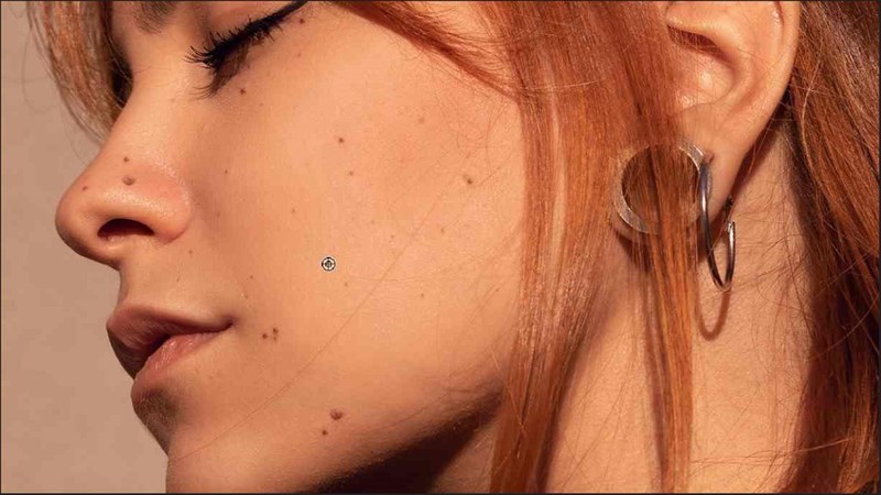 Cách xoá nốt ruồi trong Photoshop