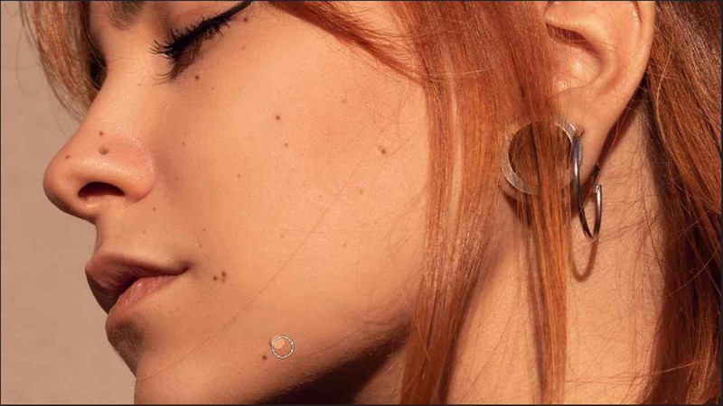 Cách xoá nốt ruồi trong Photoshop