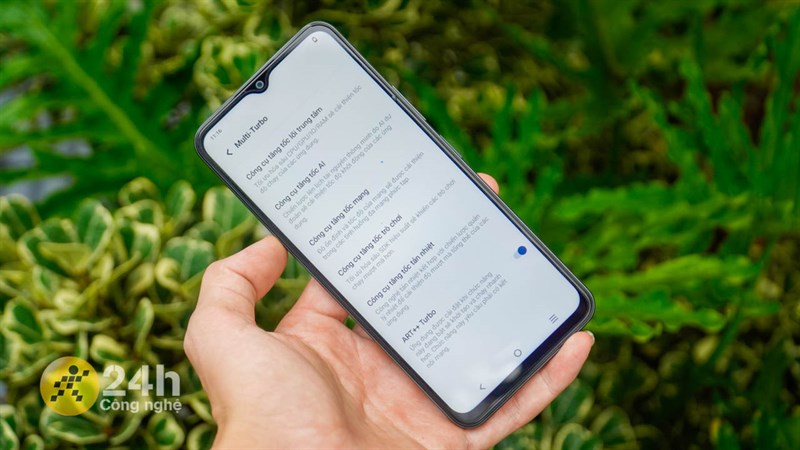 Vivo Y17s còn sở hữu tính năng Multi-Turbo nhằm cải thiện hiệu năng khi chúng ta chơi game. Vivo Y17s còn sở hữu tính năng Multi-Turbo nhằm cải thiện hiệu năng khi chúng ta chơi game.