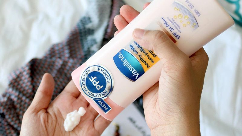 Sữa dưỡng thể Vaseline Sun Pollution Protection SPF 24
