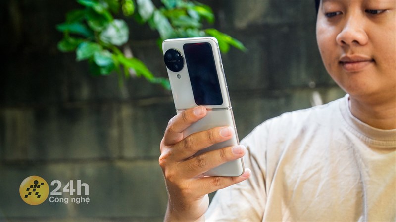 OPPO Find N3 Flip đạt được kết quả bài test pin rất tốt so với những chiếc điện thoại gập khác mà mình từng dùng