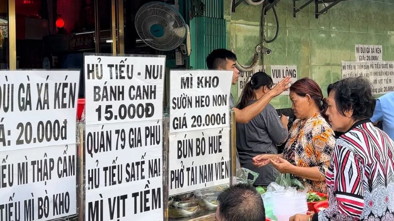 Mức giá siêu rẻ của một quán ăn tại Sài Gòn