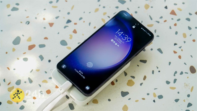 Trên tay sạc dự phòng Baseus 30 W