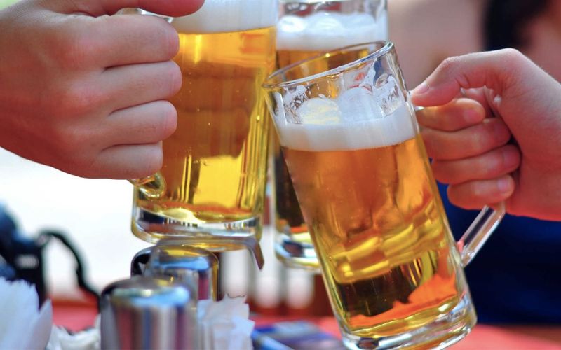 Sử dụng rượu bia quá độ cũng có thể dẫn đến mộng tinh ở nam giới