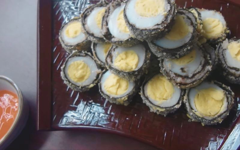 Rong biển cuộn trứng cút