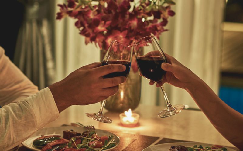 A romantic dinner is also a meaningful gift for Taurus