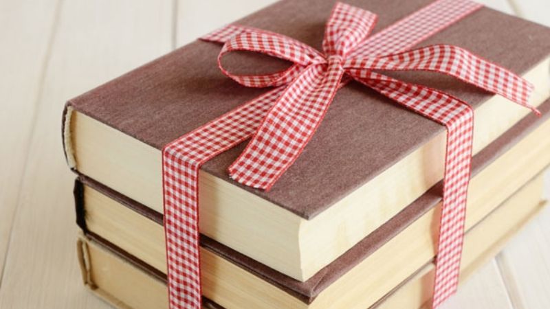 A book is a meaningful gift for colleagues