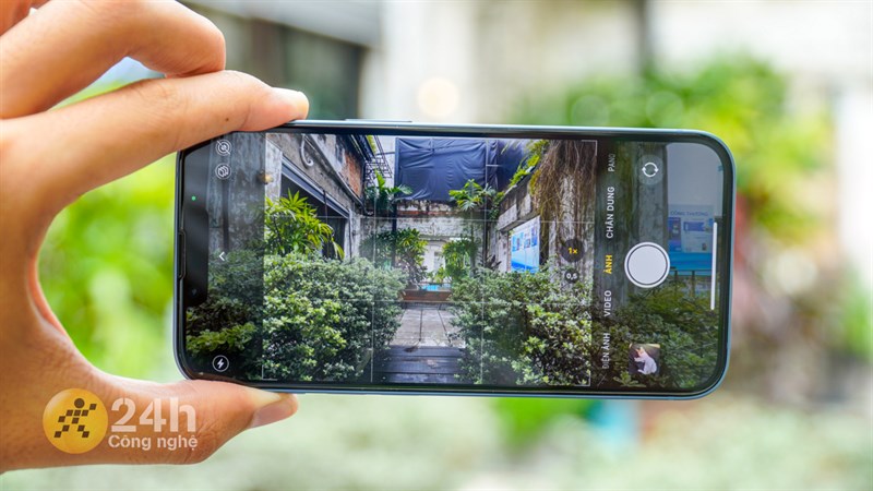 Cảm biến chính của iPhone 14 gần như tương đồng với cảm biến chính trên iPhone 13 Pro Max.