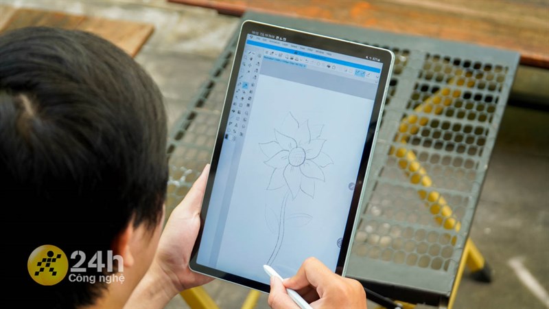 Hoặc phác họa nội dung bằng Clip Studio