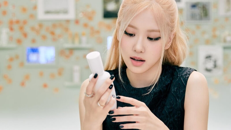 Bỏ túi bí quyết dưỡng da trắng sáng, căng mướt như Rosé (Blackpink)