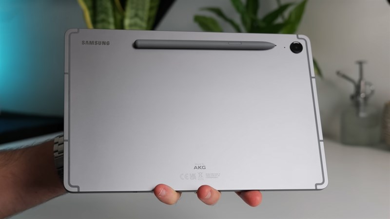 Galaxy Tab S9 FE được trang bị RAM tối đa 8 GB và bộ nhớ trong 256 GB