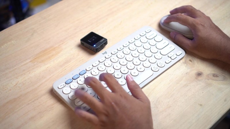 Trên tay Logitech Pebble 2