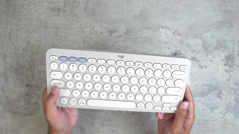 Trên tay Logitech Pebble 2